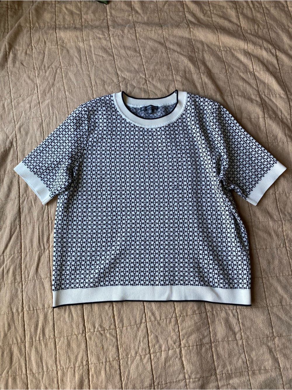 Adrianna Papell | Black and White Patterned Sweater | Small
